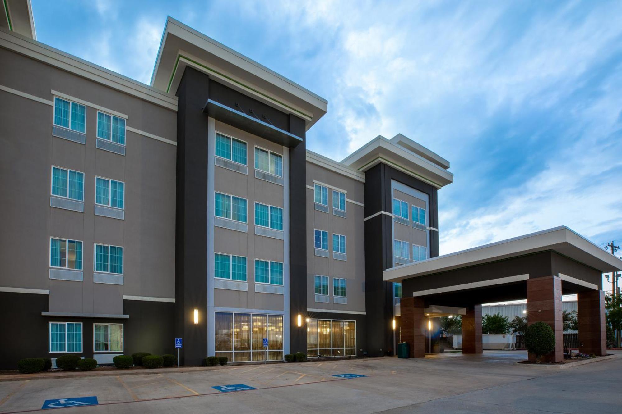 La Quinta Inn & Suites By Wyndham Durant Exterior photo