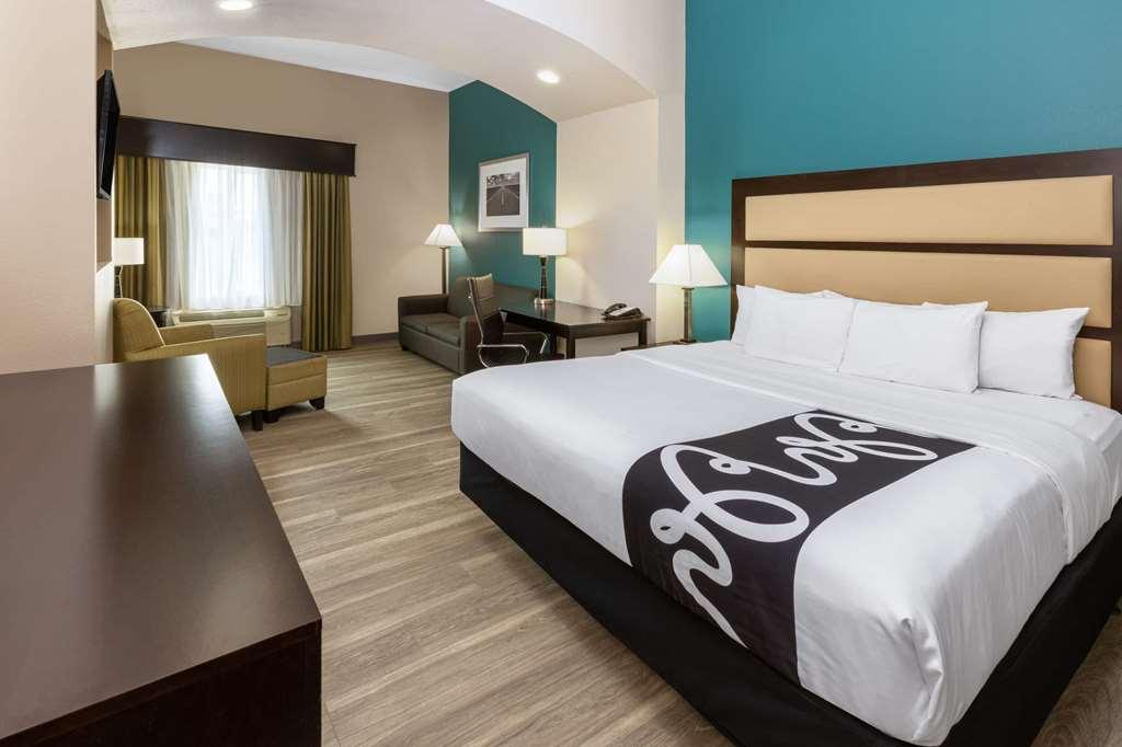 La Quinta Inn & Suites By Wyndham Durant Room photo